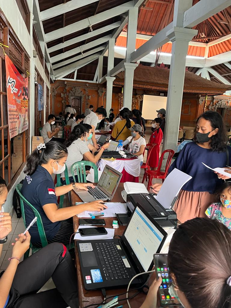 Vaksinasi Booster Lansia dengan Dokter RSUP I Gusti Ngurah pemeriksaan jantung anak dan lansia